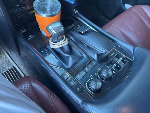 Used 2017 Lexus LX 570 4WD image 8