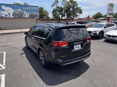Used 2017 Chrysler Pacifica Limited FWD image 5