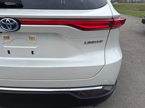 Used 2024 Toyota Venza Limited image 8