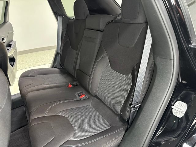 Used 2019 Jeep Cherokee Latitude w/ Popular Appearance Group AWD/4WD image 23
