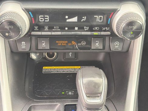 Used 2020 Toyota RAV4 XLE Premium FWD image 17