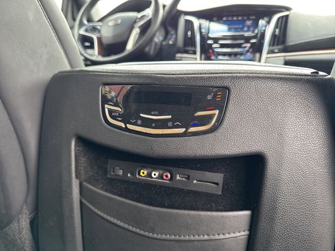 Used 2015 Cadillac Escalade ESV Premium AWD/4WD image 30
