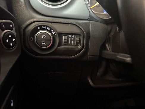 Used 2021 Jeep Gladiator Willys image 19