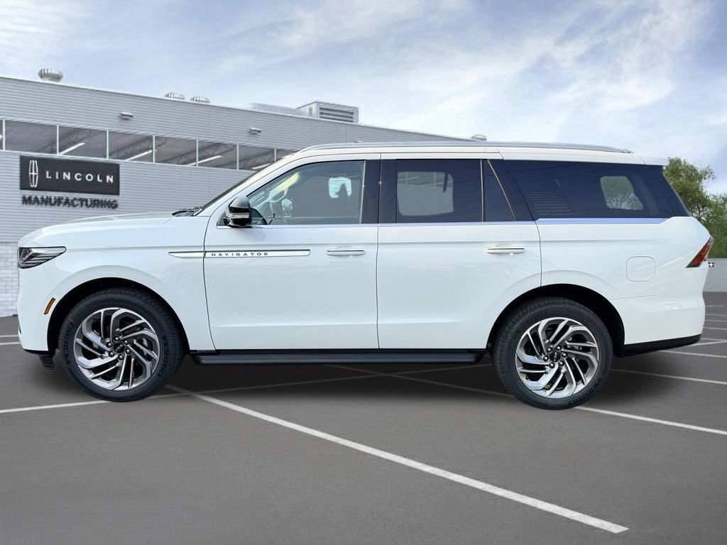 New 2027 Lincoln Navigator Premiere AWD/4WD image 4