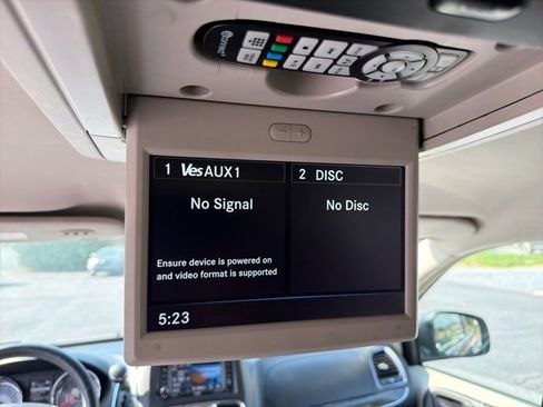 Used 2016 Chrysler Town & Country Touring w/ Driver Convenience Group FWD image 38