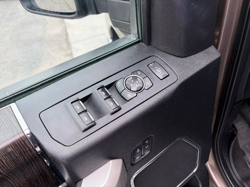 Used 2020 Ford F250 Lariat w/ Chrome Package image 10