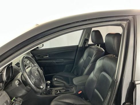 Used 2004 MAZDA MAZDA3 s w/ Moonroof & 6-CD Pkg FWD image 10