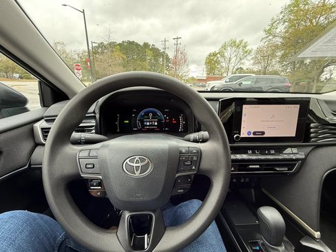 Used 2025 Toyota Camry LE FWD image 10