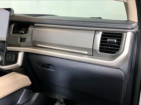 Used 2023 Ford Expedition XLT RWD image 16