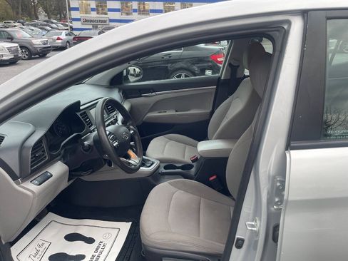 Used 2019 Hyundai Elantra SE FWD image 12