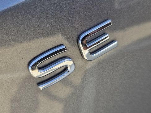Used 2025 Volkswagen Atlas SE FWD image 9
