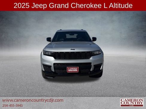 New 2025 Jeep Grand Cherokee L Laredo image 8