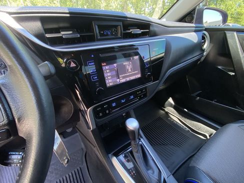 Used 2017 Toyota Corolla SE w/ Body Protection Package FWD image 19