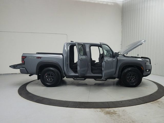 Used 2025 Nissan Frontier PRO-4X AWD/4WD image 16