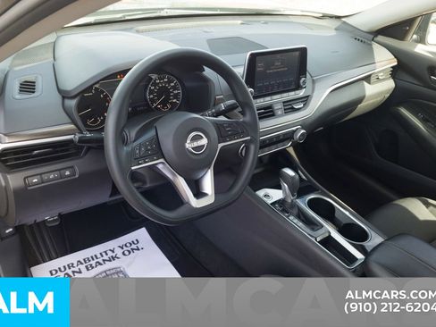 Used 2024 Nissan Altima 2.5 SV image 14