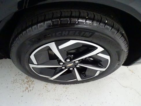 Used 2025 Chevrolet Equinox EV LT FWD image 25