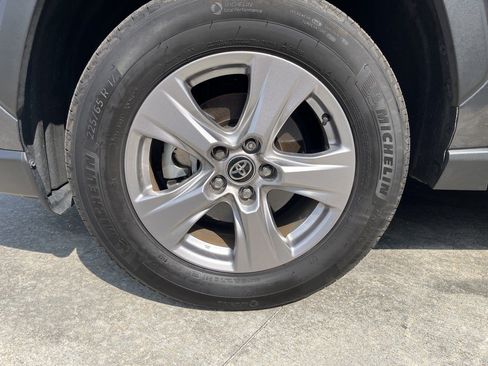 Used 2025 Toyota RAV4 XLE w/ Convenience Package FWD image 3