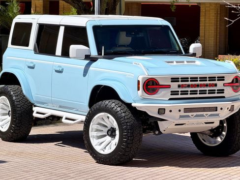 Used 2025 Ford Bronco Heritage Edition image 3