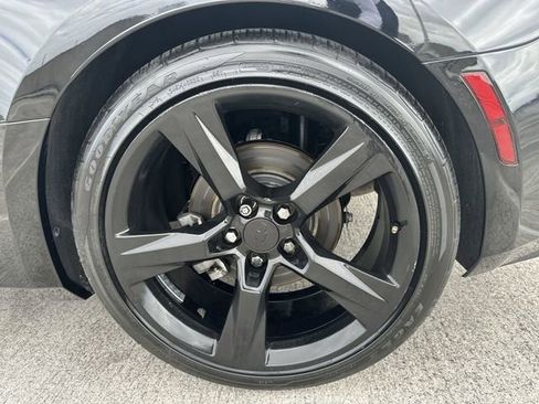 Used 2018 Chevrolet Camaro LT RWD image 11