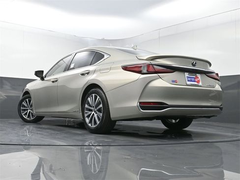 Used 2021 Lexus ES 300h w/ Premium Package image 30