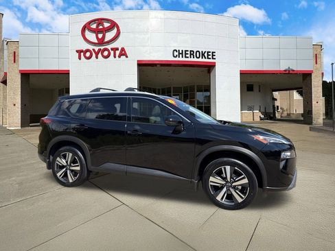 Used 2025 Nissan Rogue SL w/ SL Premium Package image 4