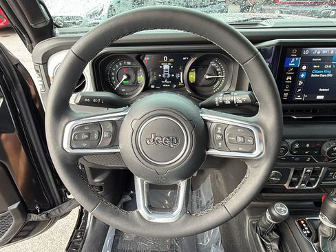Used 2025 Jeep Wrangler Unlimited Sahara w/ Safety Group AWD/4WD image 26