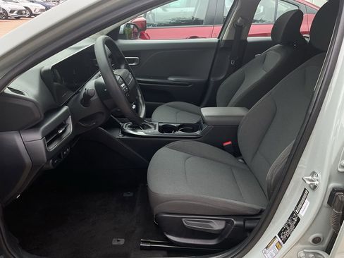 Used 2025 Kia K4 FWD image 10