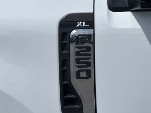 New 2026 Ford F250 XL w/ XL Chrome Package RWD image 23