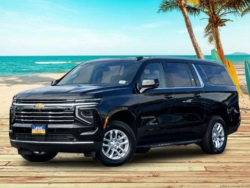 Used 2026 Chevrolet Suburban LT w/ Comfort Package RWD image 2