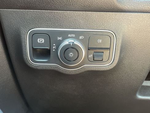 Used 2022 Mercedes-Benz EQB 350 4MATIC image 27