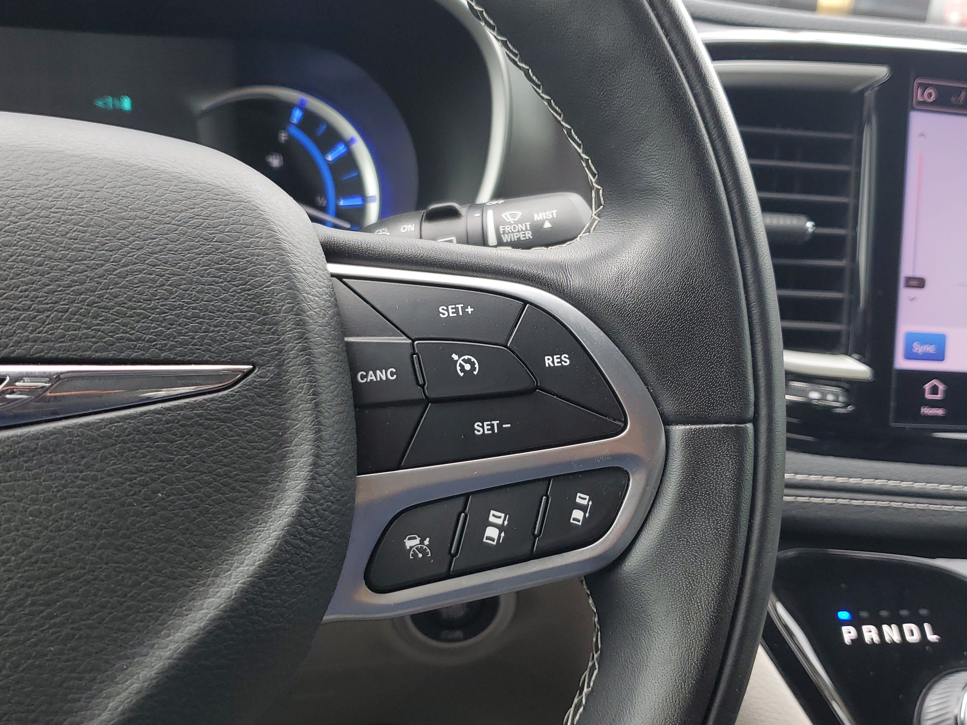 Used 2022 Chrysler Pacifica Touring-L FWD image 21