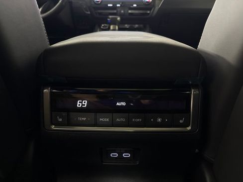 Used 2025 Lexus GX 550 w/ Accessory Package (2T) AWD/4WD image 32