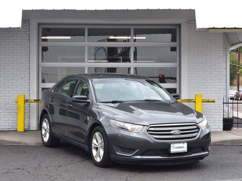 Used 2016 Ford Taurus SE image 8