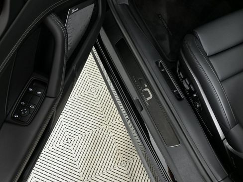 Certified 2024 Porsche 911 image 8