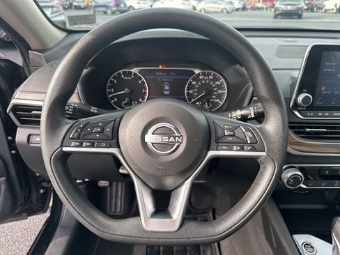 Used 2024 Nissan Altima 2.5 SV image 13