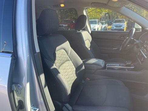 Used 2025 Nissan Pathfinder SV image 36