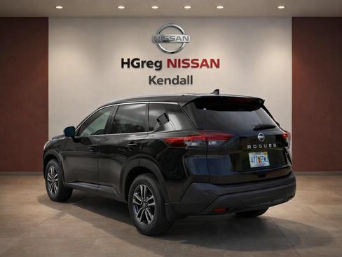 Certified 2022 Nissan Rogue S FWD image 2