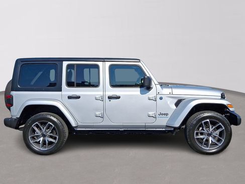 Used 2024 Jeep Wrangler Unlimited w/ Convenience Group AWD/4WD image 7