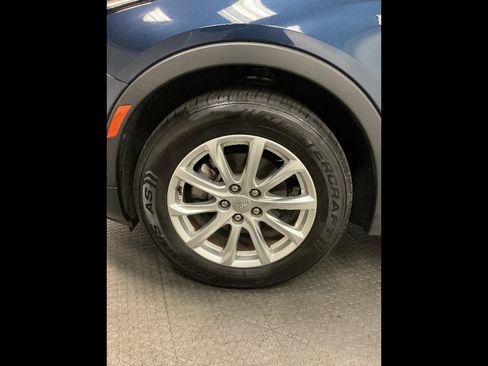 Used 2019 Cadillac XT4 Luxury w/ Cold Weather Package FWD image 34