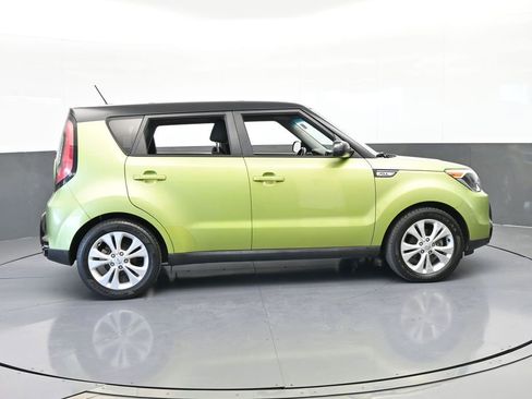 Used 2016 Kia Soul + image 7