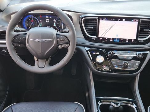 Certified 2023 Chrysler Pacifica Limited w/ S Appearance Package AWD/4WD image 28