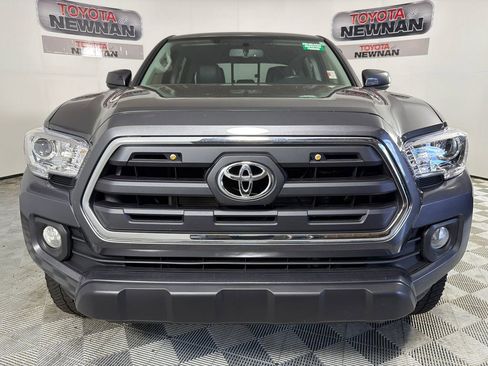 Used 2017 Toyota Tacoma SR5 w/ Tow Package RWD image 8