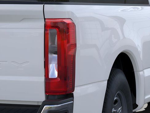 New 2025 Ford F250 XL w/ XL Chrome Package RWD image 45