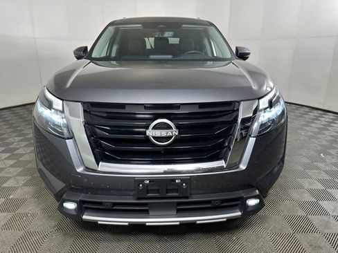 Used 2024 Nissan Pathfinder SV image 8