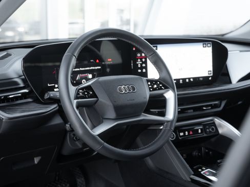 Certified 2025 Audi Q5 Premium w/ Convenience Package AWD/4WD image 11
