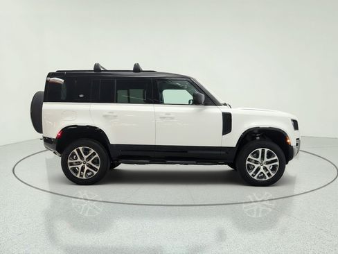 Used 2024 Land Rover Defender 110 X-Dynamic SE AWD/4WD image 4