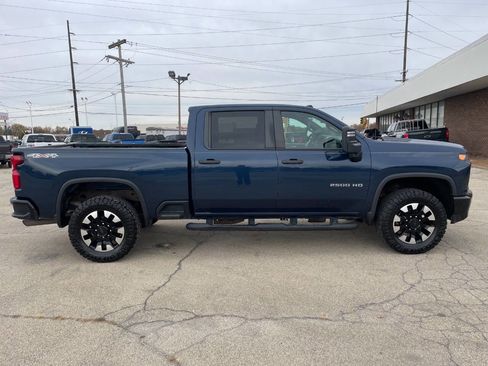 Used 2020 Chevrolet Silverado 2500 Custom w/ Custom Value Package image 6