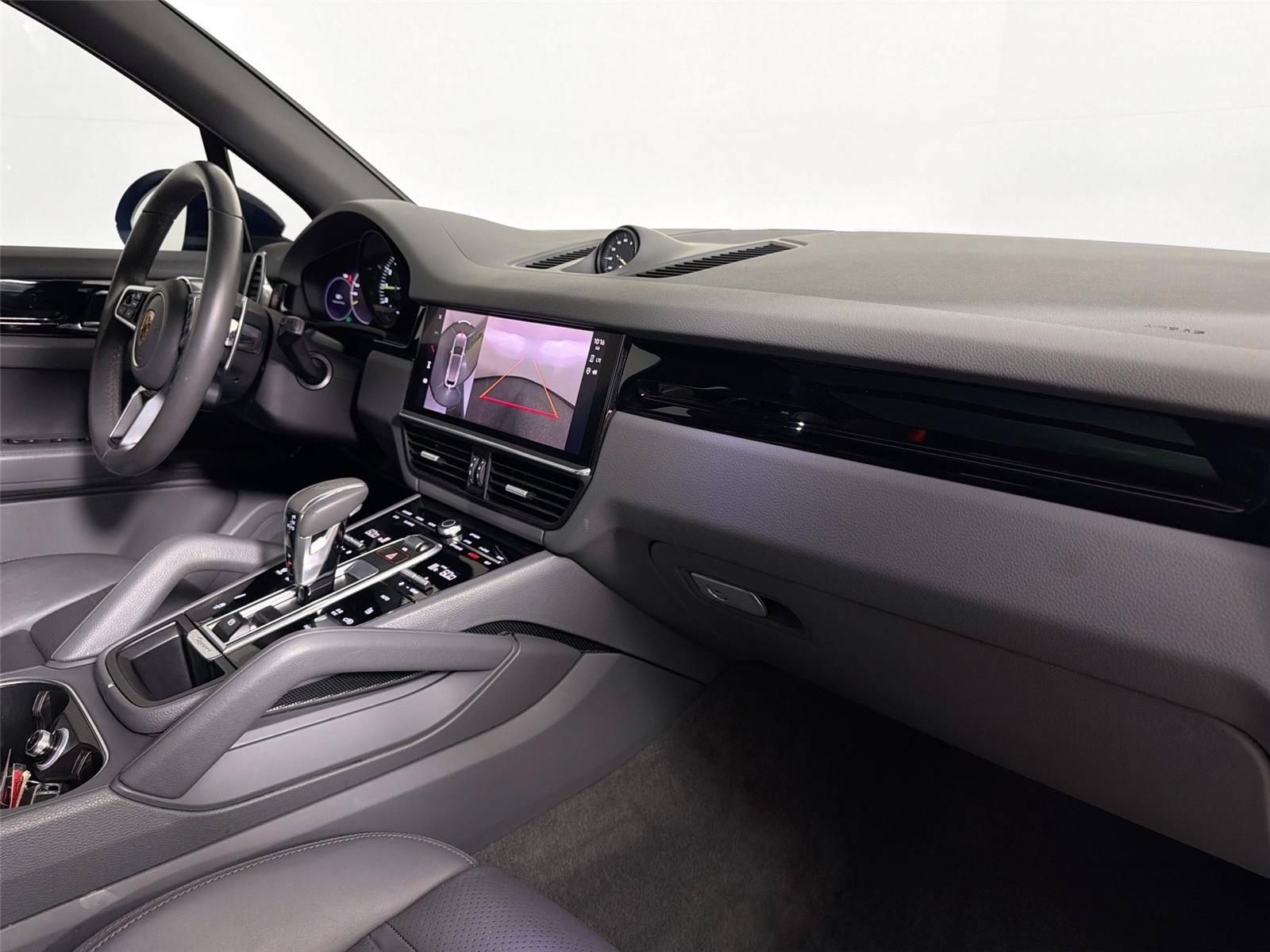 Certified 2022 Porsche Cayenne Coupe AWD/4WD image 29