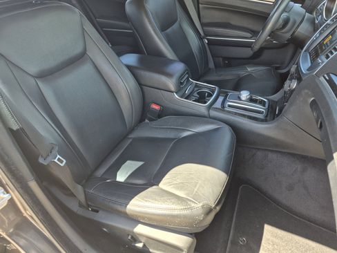 Used 2018 Chrysler 300 Touring L RWD image 23