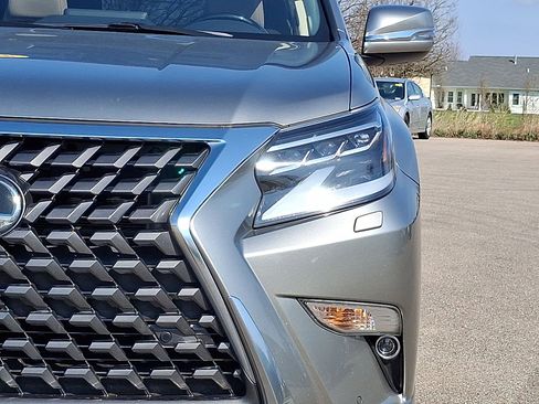 Used 2023 Lexus GX 460 Premium w/ Accessory Package AWD/4WD image 28
